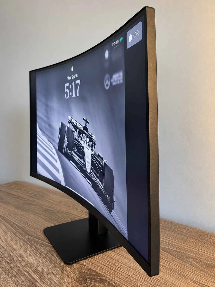 LG 27” Curved Monitor – 100Hz FHD USB-C | Excellent Condition - photo 2