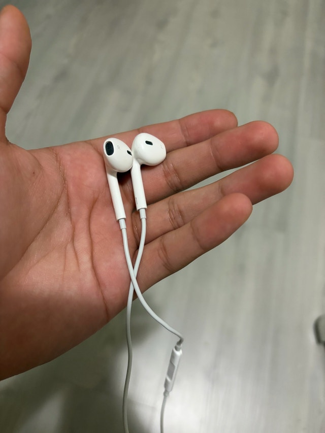 Apple Wired EarPods - Lighting Connector