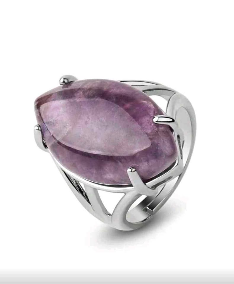 Ring and accessory for Velvet class women.