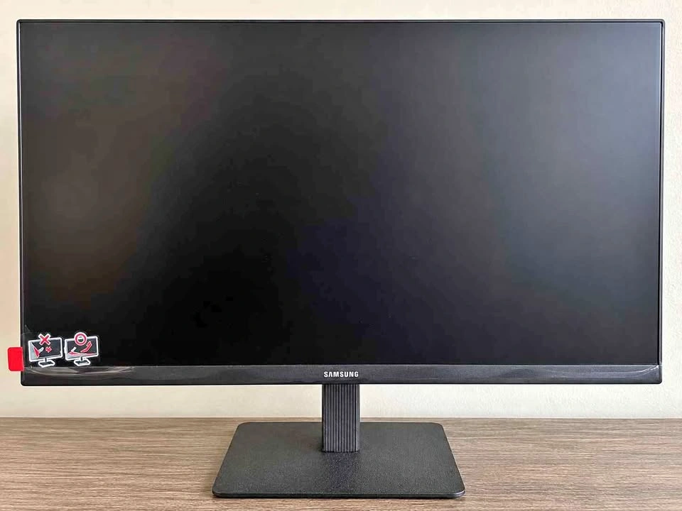 Samsung 24” Full HD Monitor – Like New – Original Protective Fil