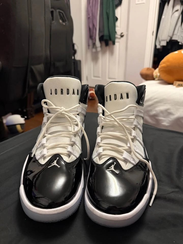 Jordan 11 Max Auras SIZE 13