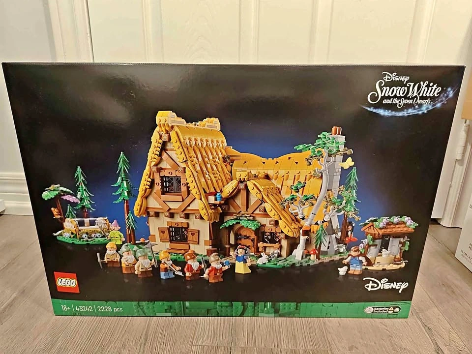 BNIB LEGO Disney 43242 Snow White and The Seven Friends Forest H