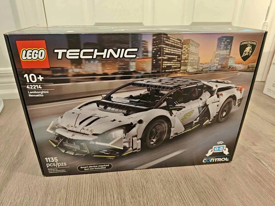 BNIB LEGO Technic 42214 Lamborghini Revuelto Super Sports Car
