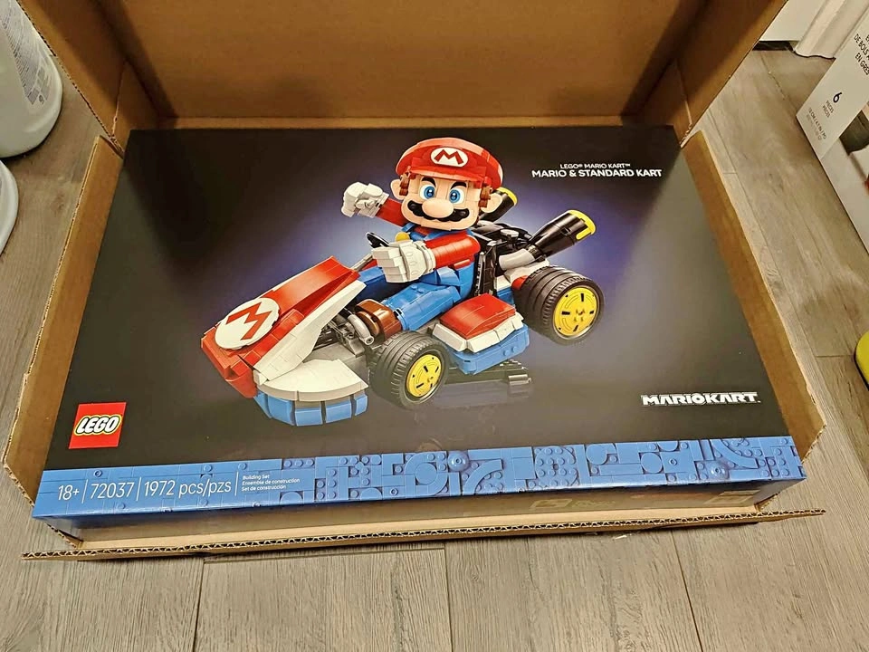 BNIB LEGO 72037 Super Mario - Mario & Standard Kart