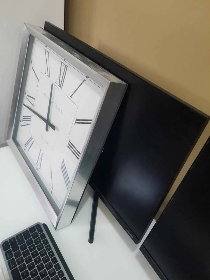Large Wall Clock - 18x18 Glenmount Clock Co. - photo 3