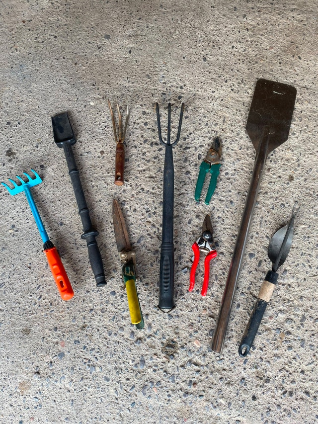 Hand held garden tool lot