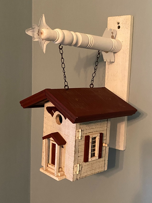 Primitive/Farmhouse Arrow wall hanger with birdhouse