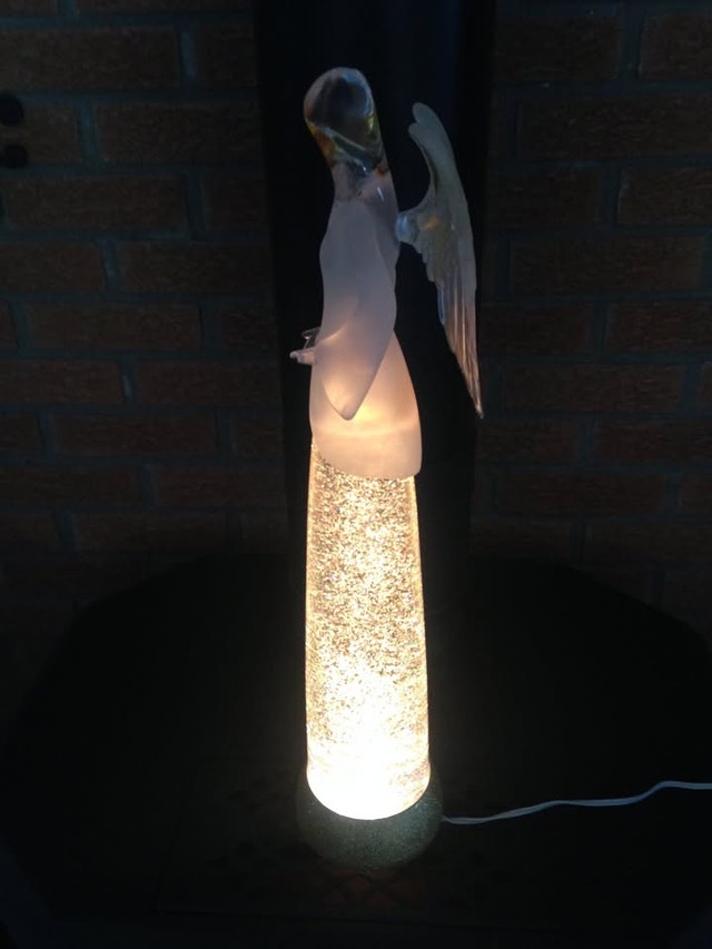 22" Cracker Barrel Season of Glory Lighted Angel Glitter Lamp - photo 4