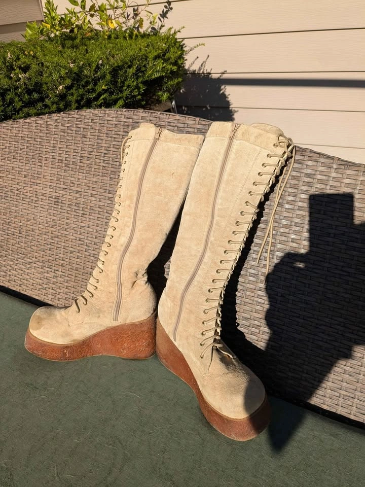 Volatile lace up wedge beige suede leather tall boots Rare - photo 2