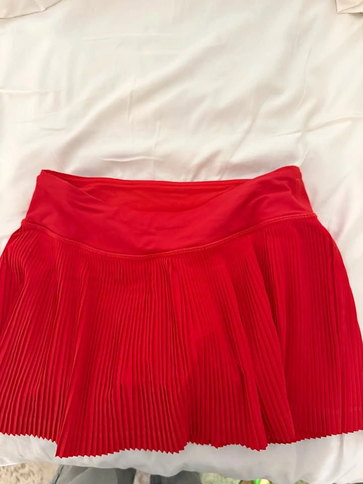 Lululemon Circuit Breaker Skirt Size 4 Red