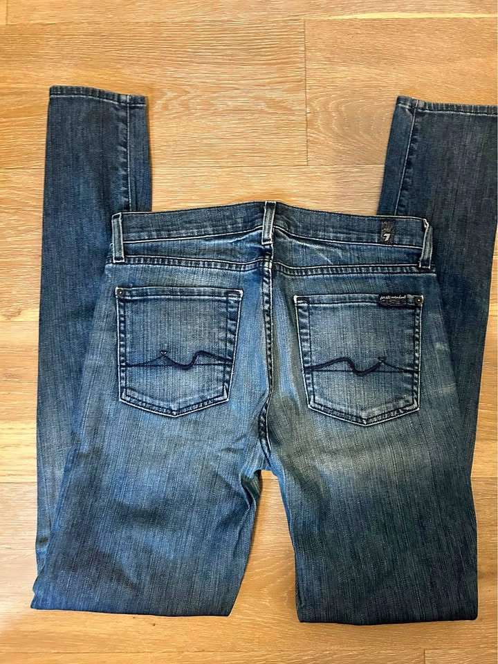 7 for all mankind - straight legged - size 28