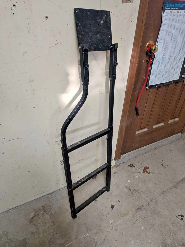 Truck tailgate ladder