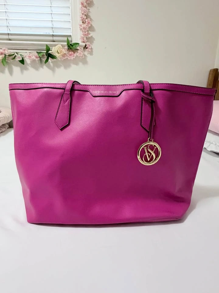 Victoria's Secret Cute and Spacious Pink Tote Bag - photo 2