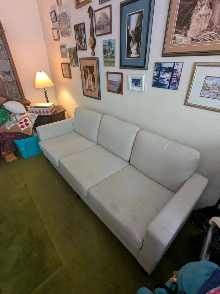 Couch - photo 2