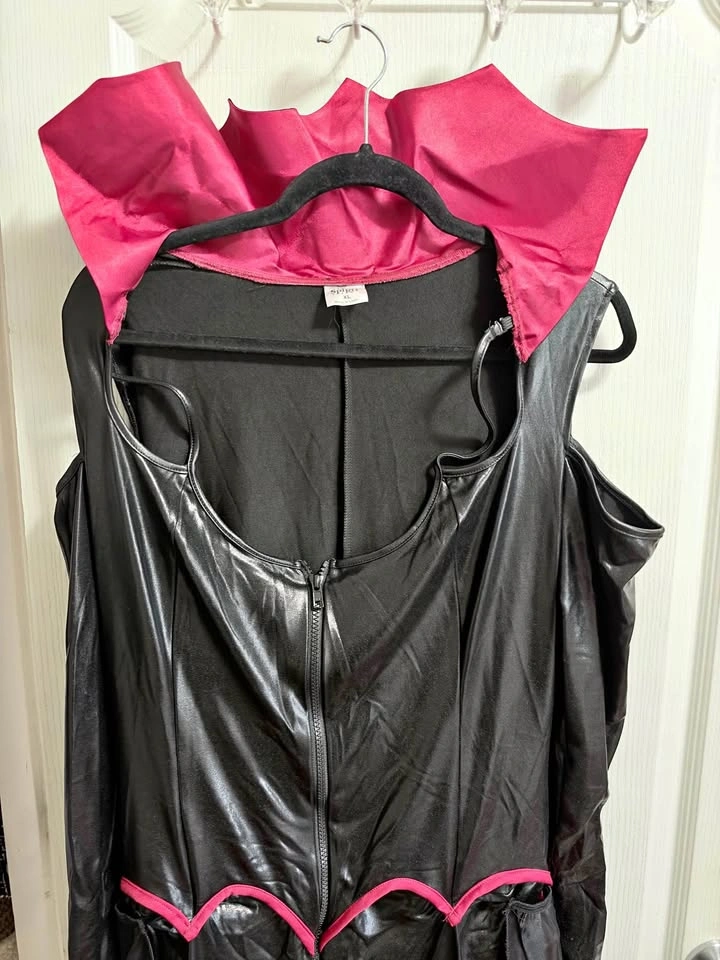 Spirit Halloween Vampire/Princess Darkness Costume Size XL