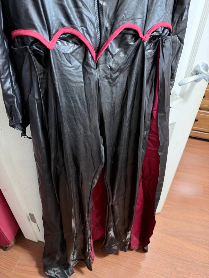 Spirit Halloween Vampire/Princess Darkness Costume Size XL - photo 3