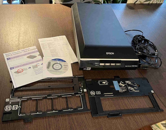 Epson Perfection V550 Photo Scanner - incl All Accessories