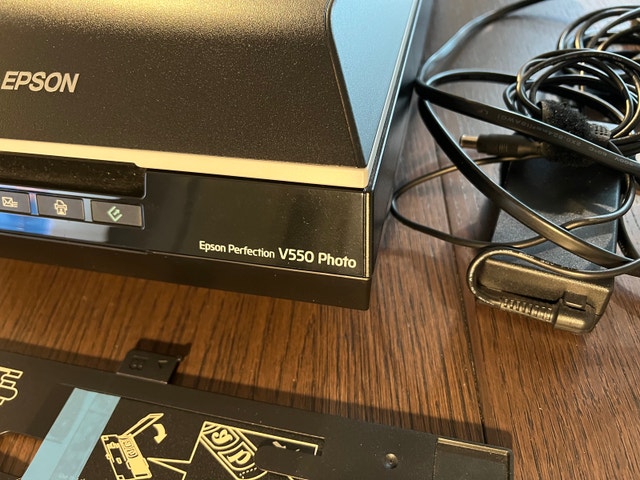 Epson Perfection V550 Photo Scanner - incl All Accessories - photo 5