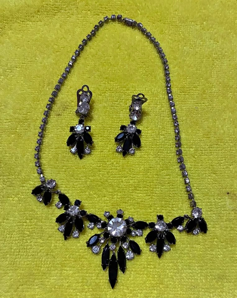 Vintage 1950s Black & Clear Rhinestone Necklace & Clip-On Earrin