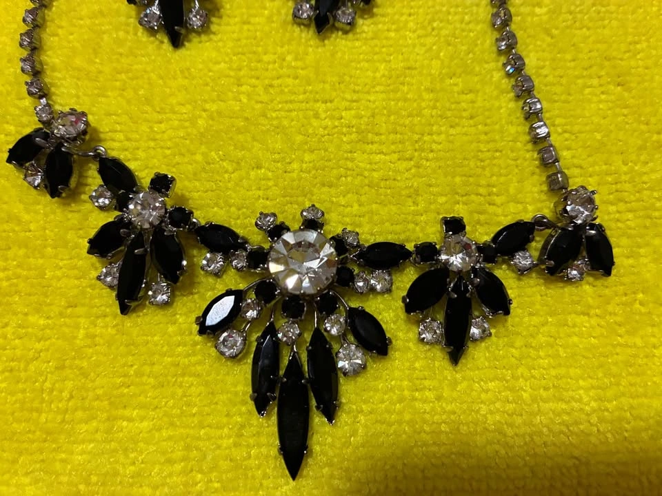Vintage 1950s Black & Clear Rhinestone Necklace & Clip-On Earrin - photo 2