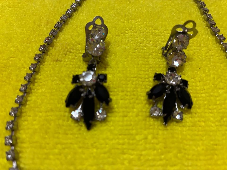 Vintage 1950s Black & Clear Rhinestone Necklace & Clip-On Earrin - photo 3