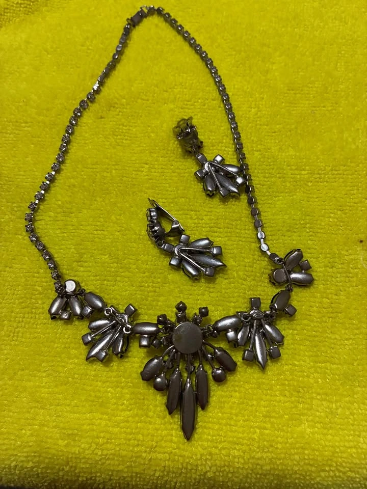Vintage 1950s Black & Clear Rhinestone Necklace & Clip-On Earrin - photo 4