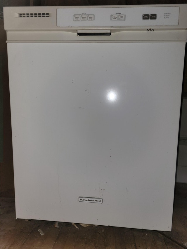 24" KitchenAid dishwasher - white (Used)
