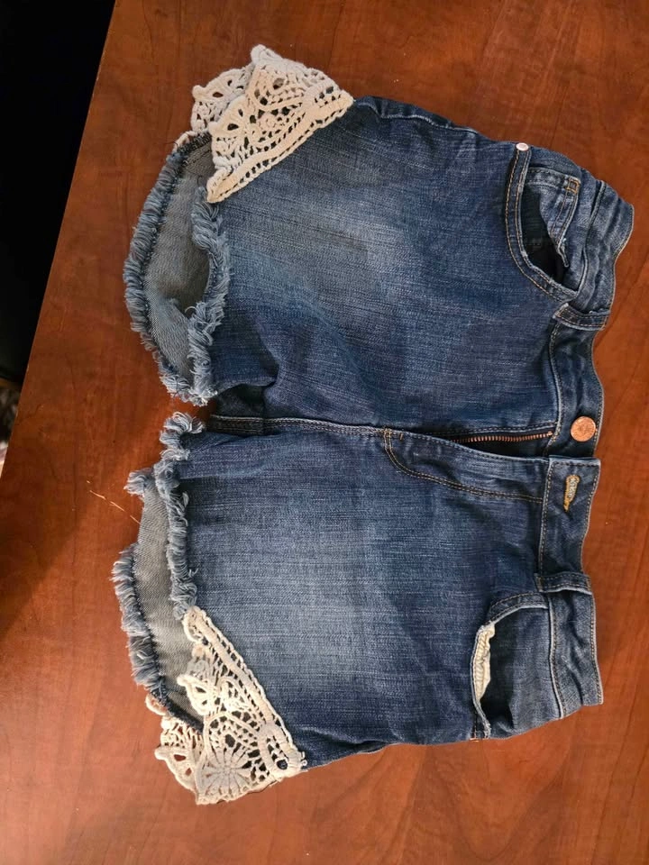 Women’s Stylish Denim Shorts - photo 2