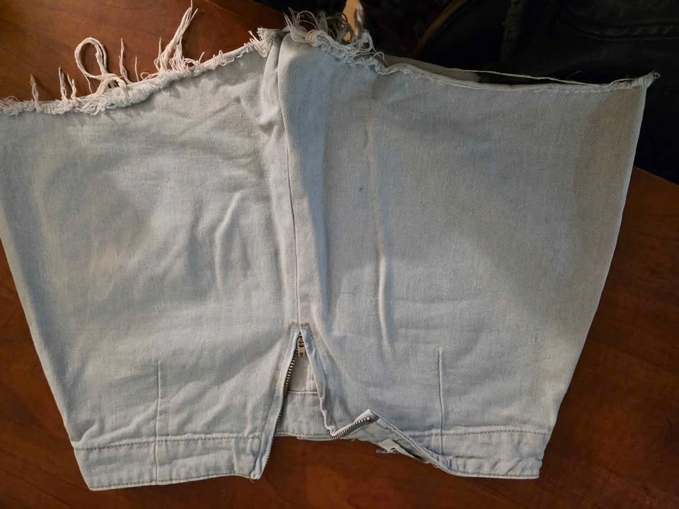 Women’s Stylish Denim Shorts - photo 4
