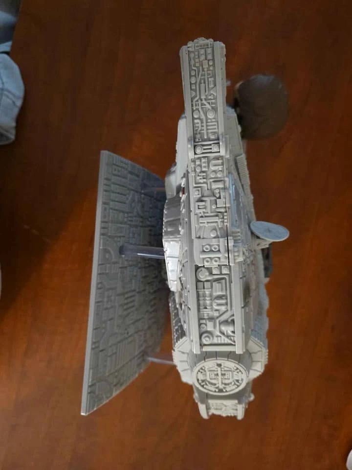 Star Wars Millennium Falcon with Han Solo Figure - photo 3
