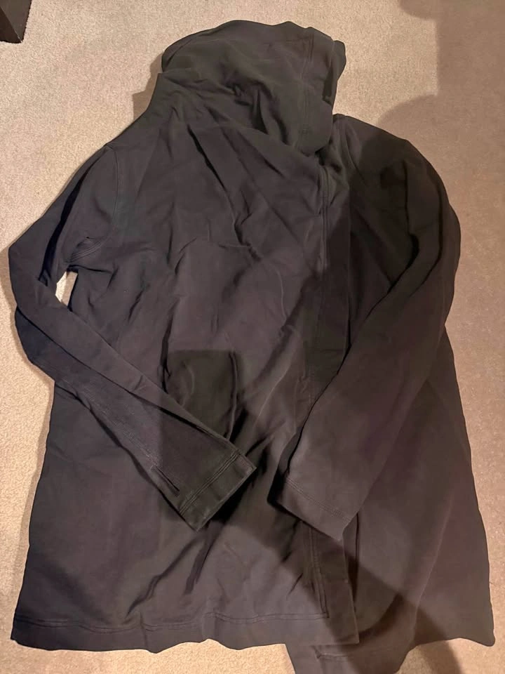 Lululemon Wrap Hoodie in Black size 10