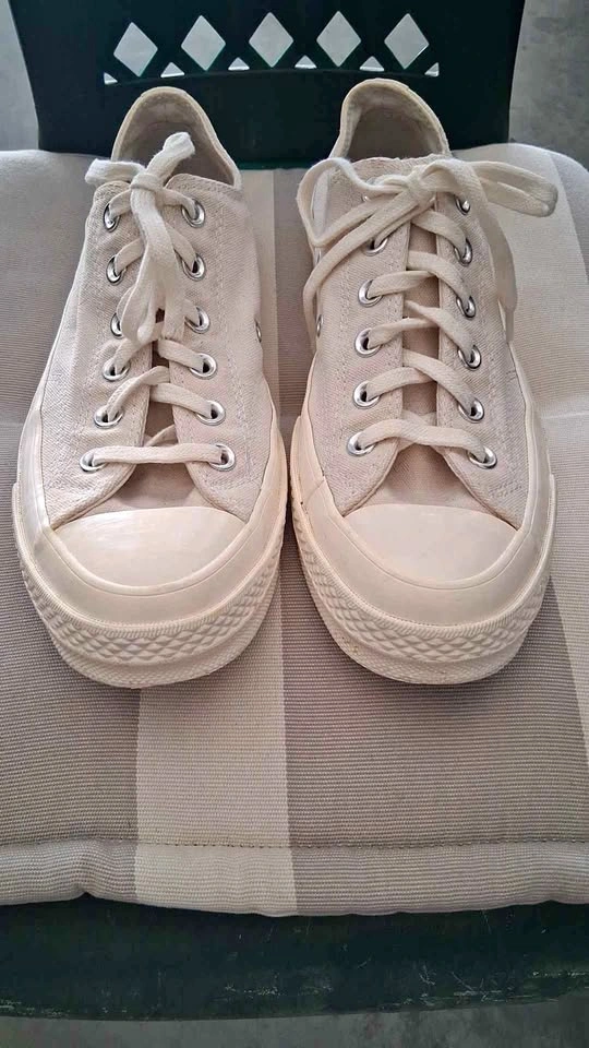 Converse All Star cream sneakers size 7