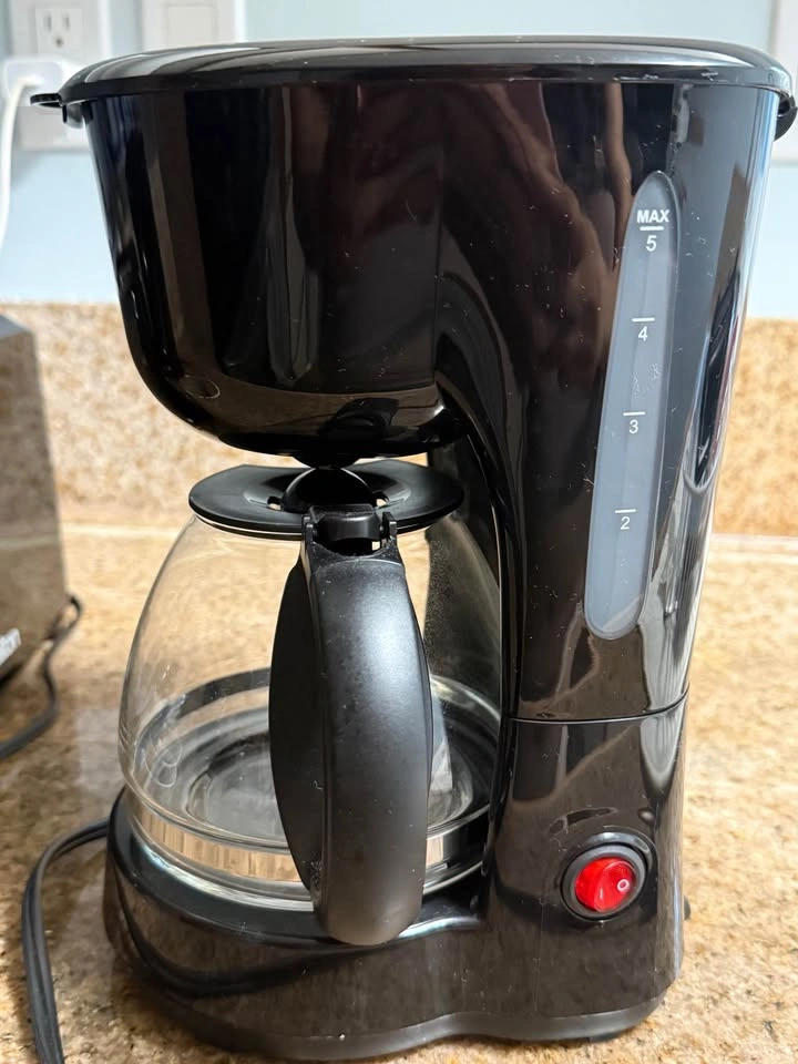 Salton Coffee Pot - Pickup Only - photo 3