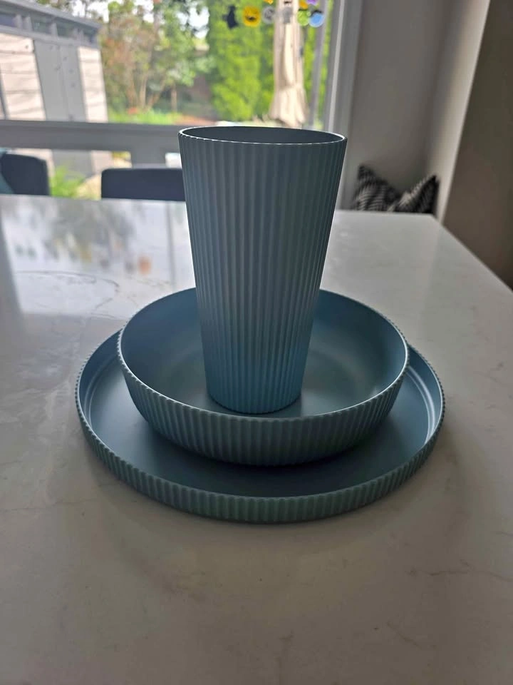 17-piece non-breakable dinnerware set