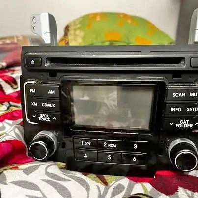 Hyundai Factory Car Stereo w/ Bluetooth - Just Removed
