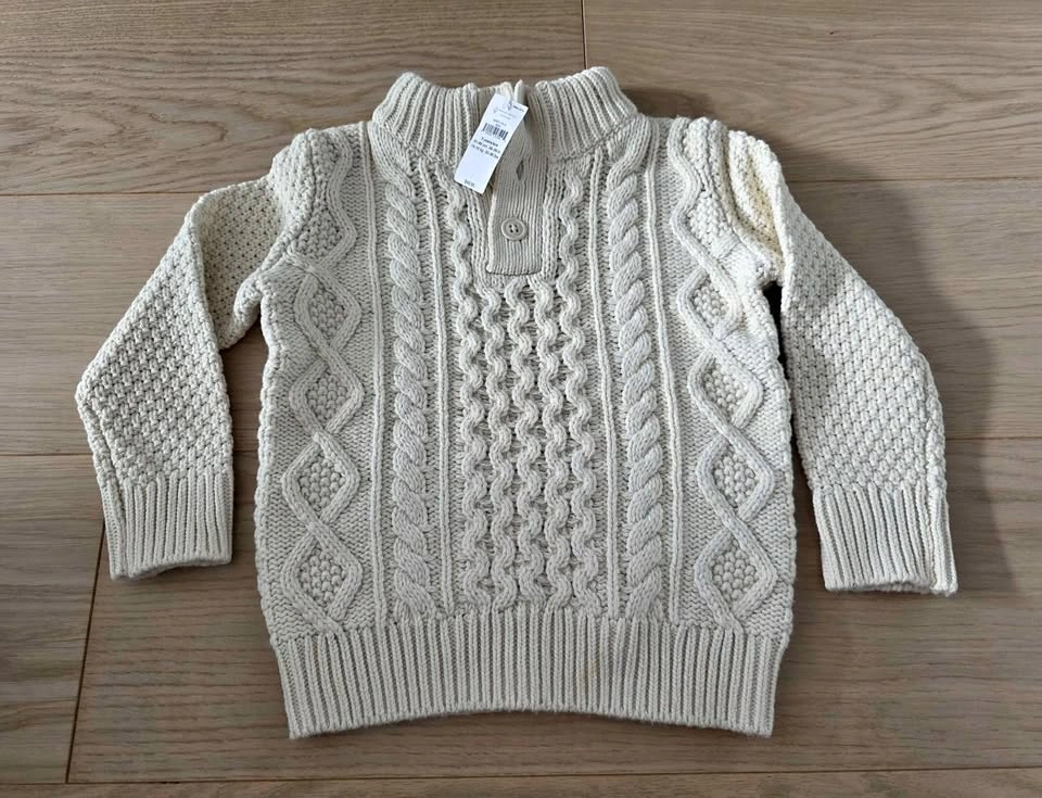 NEW 3T Gap sweater