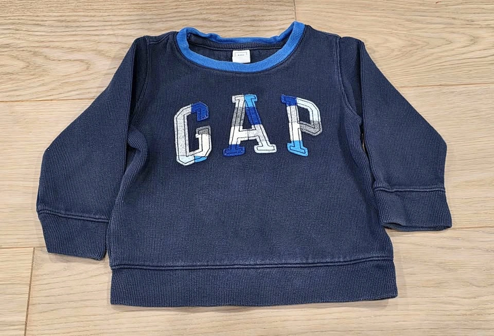 3T Gap sweater