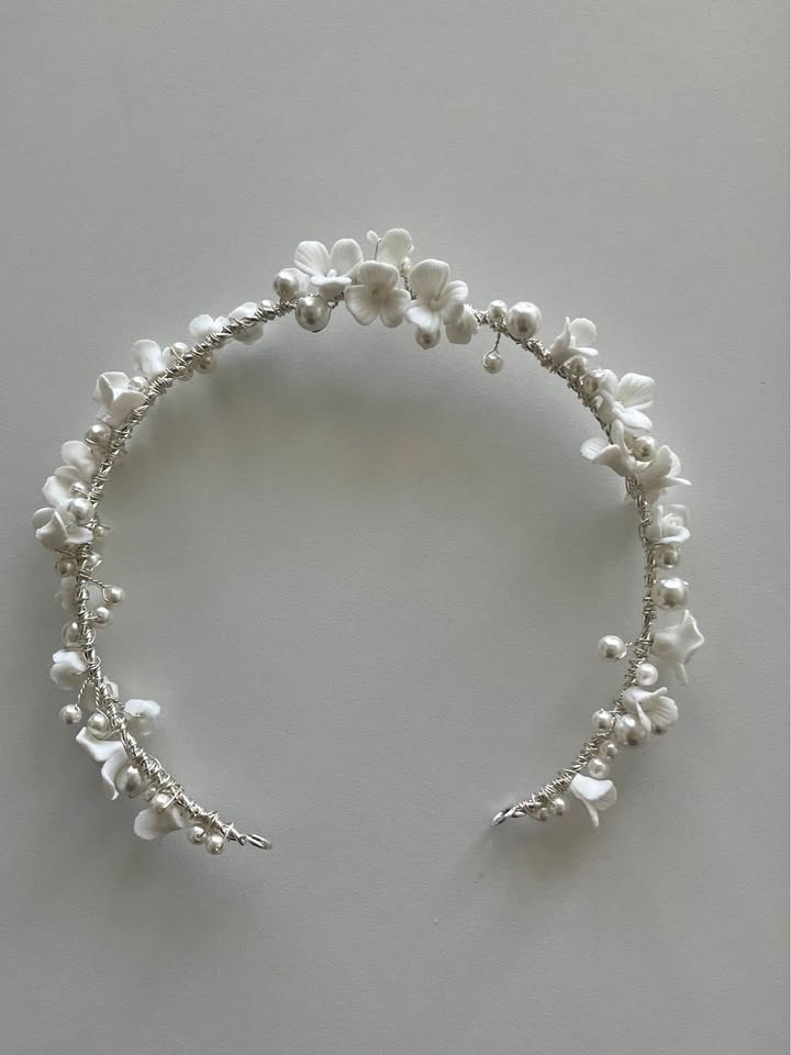New bridal wedding headband with pearls-$5