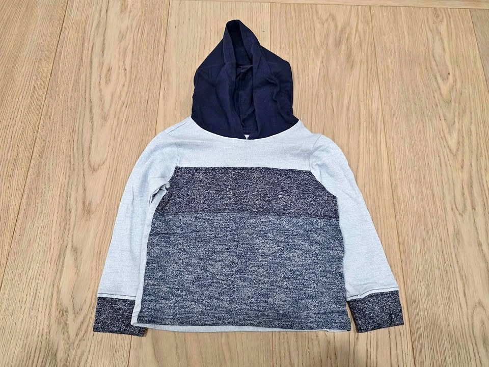 2T Children's Place sweater with hood