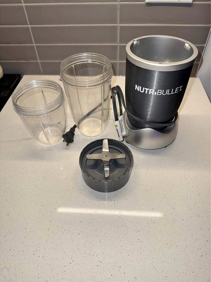NutriBullet Blender & 2 Cups