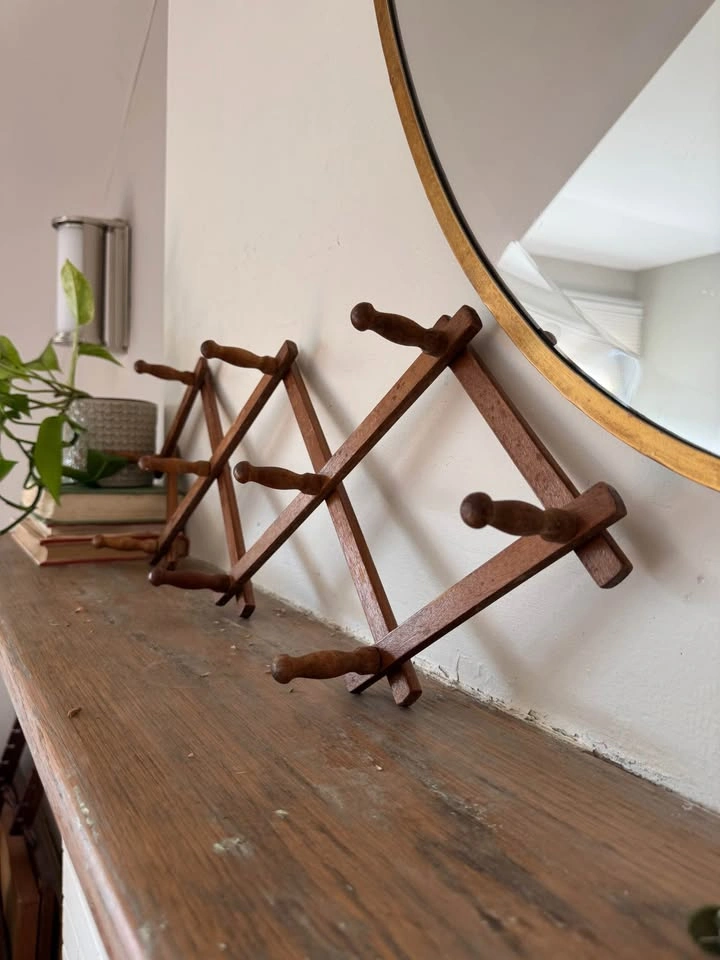 Vintage wood accordion-style wall rack / peg rack - photo 2