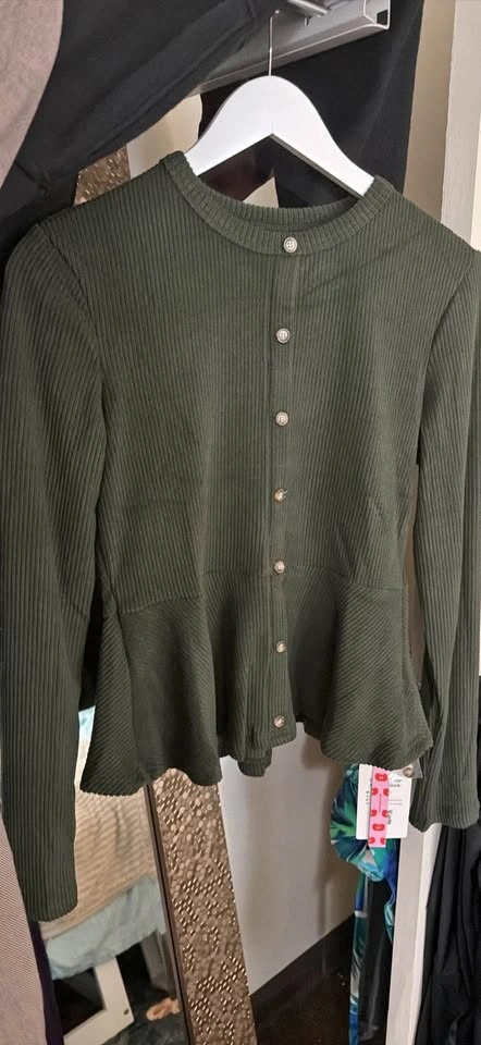 Green sweater size L with fitted waist and high hip flare