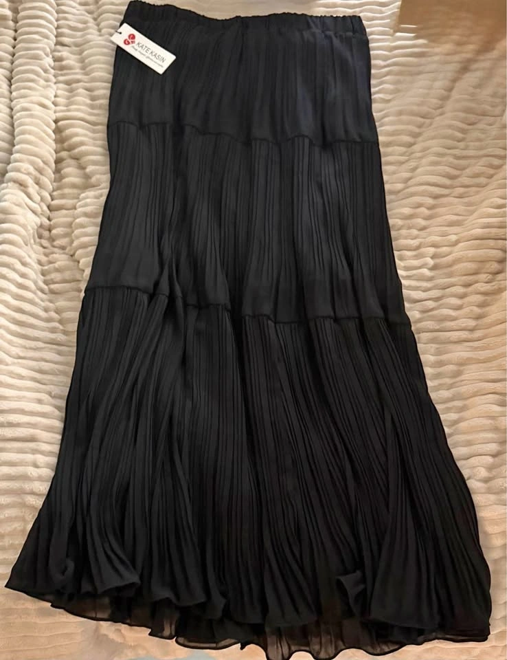 Black pleated maxi skirt, size L