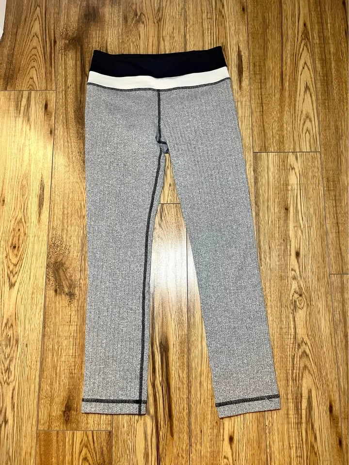4-Piece Lululemon & Athleta Activewear Bundle (Size XS / 4) - photo 2