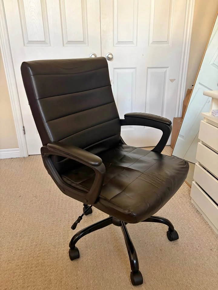 Black Faux Leather Ribbed Office Chair