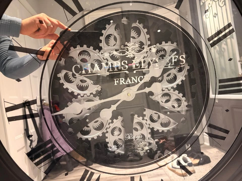 Large Vintage-Style Moving Gear Wall Clock – 31.5” - photo 3