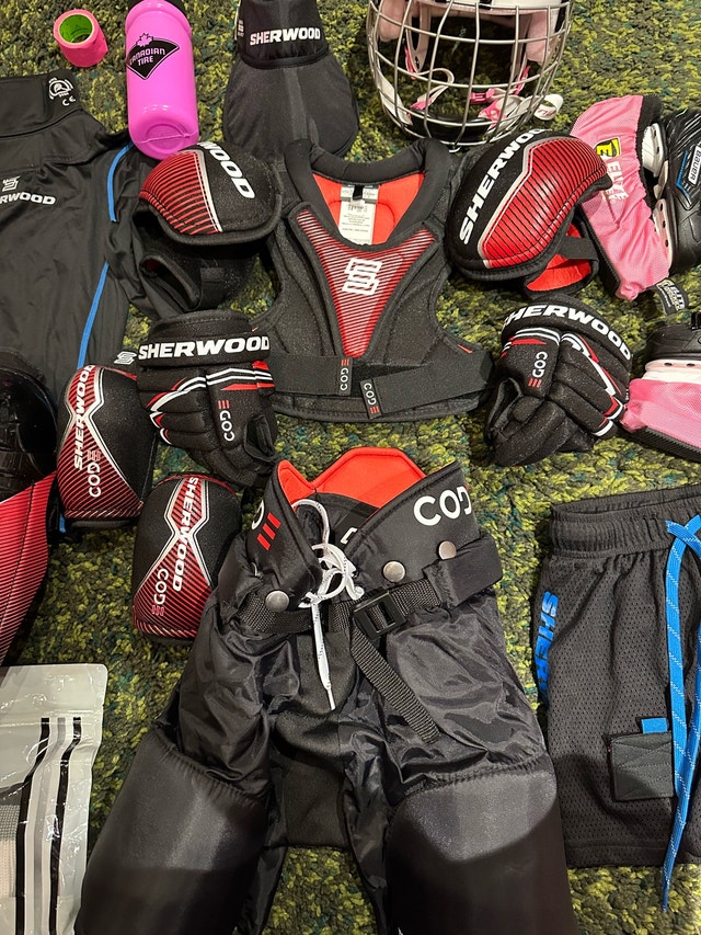 Hockey Equipment for Kids (ask about individual pieces) - photo 3