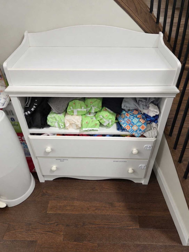 Storkcraft Changing Table