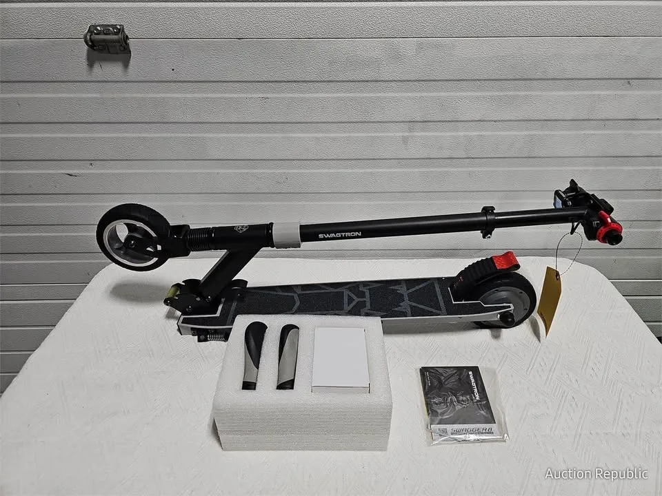 SWAGTRON Swagger 8 Electric Scooter - New, Open Box image indicator(3)