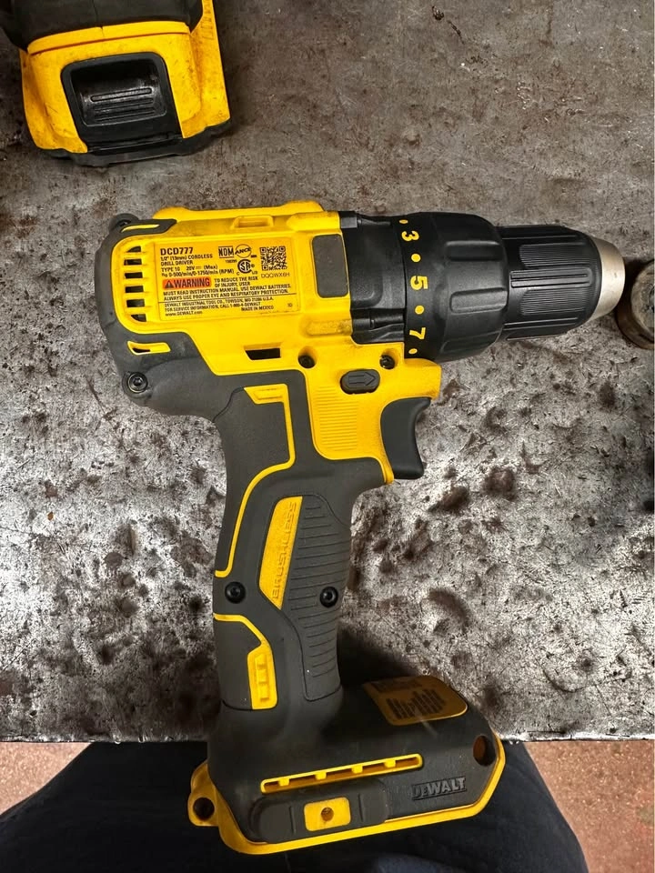 DEWALT DCD777 20V Max Brushless Cordless Drill (Tool only) - photo 2
